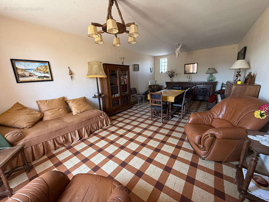 Maison à POUILLY-LES-NONAINS