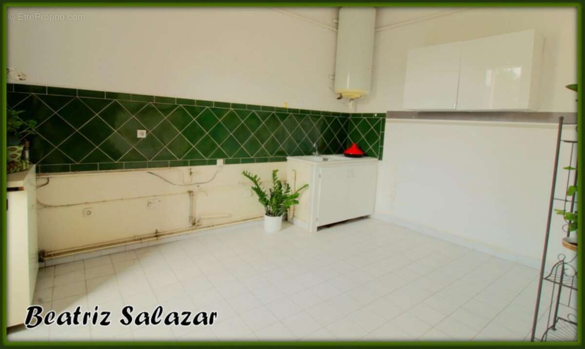 A Digne-les-Bains, dans un quartier central et calme, très bel appartement à rénover de 76m², 2/3 pièces et deux greniers - photo 9