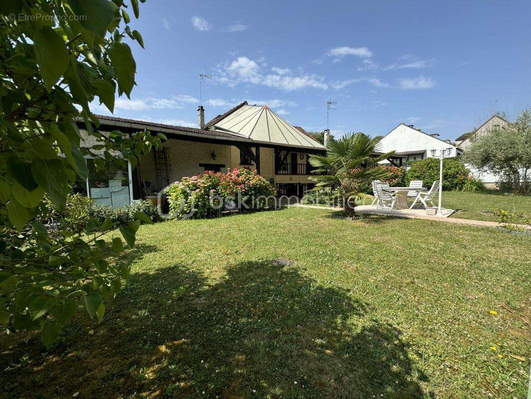 Maison à OZOUER-LE-VOULGIS