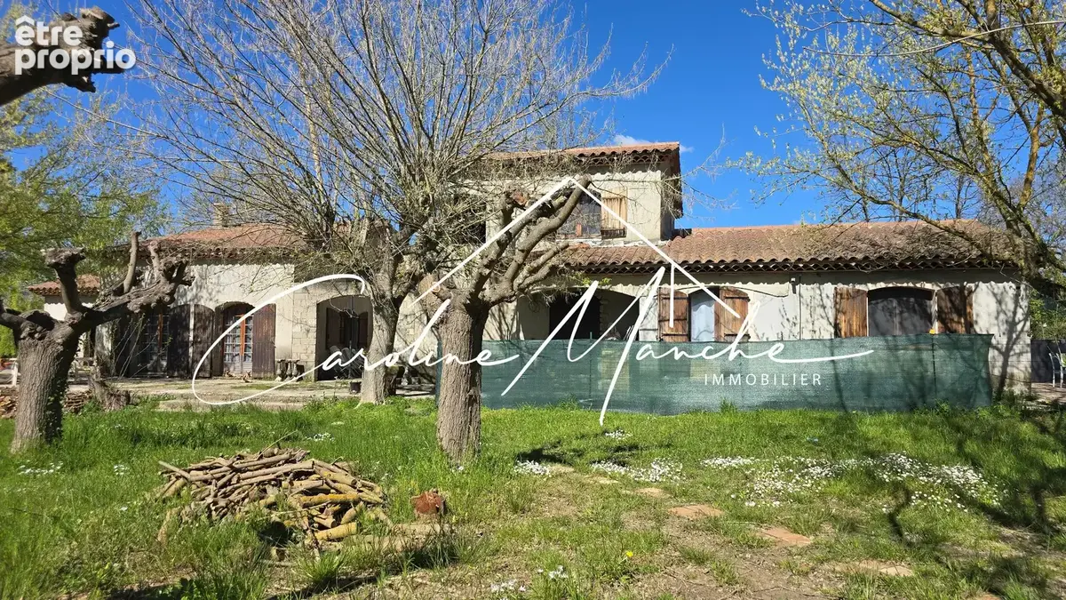 A vendre à Trets - Propriété de 300m² sur magnifique terrain de 6 500m² - photo 2