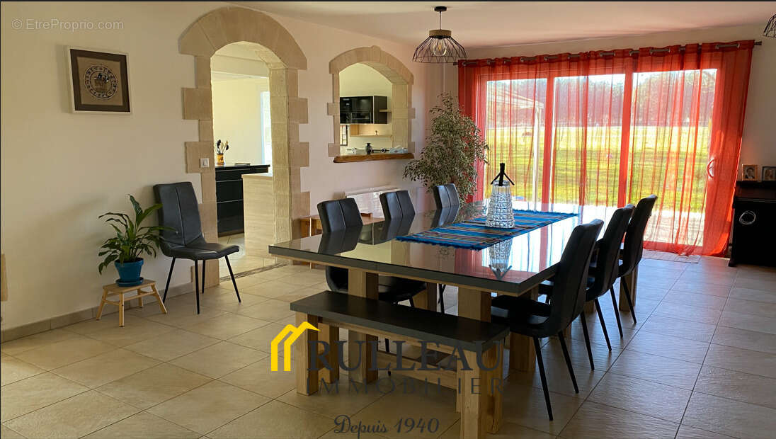 Maison à SAINT-CHRISTOLY-DE-BLAYE