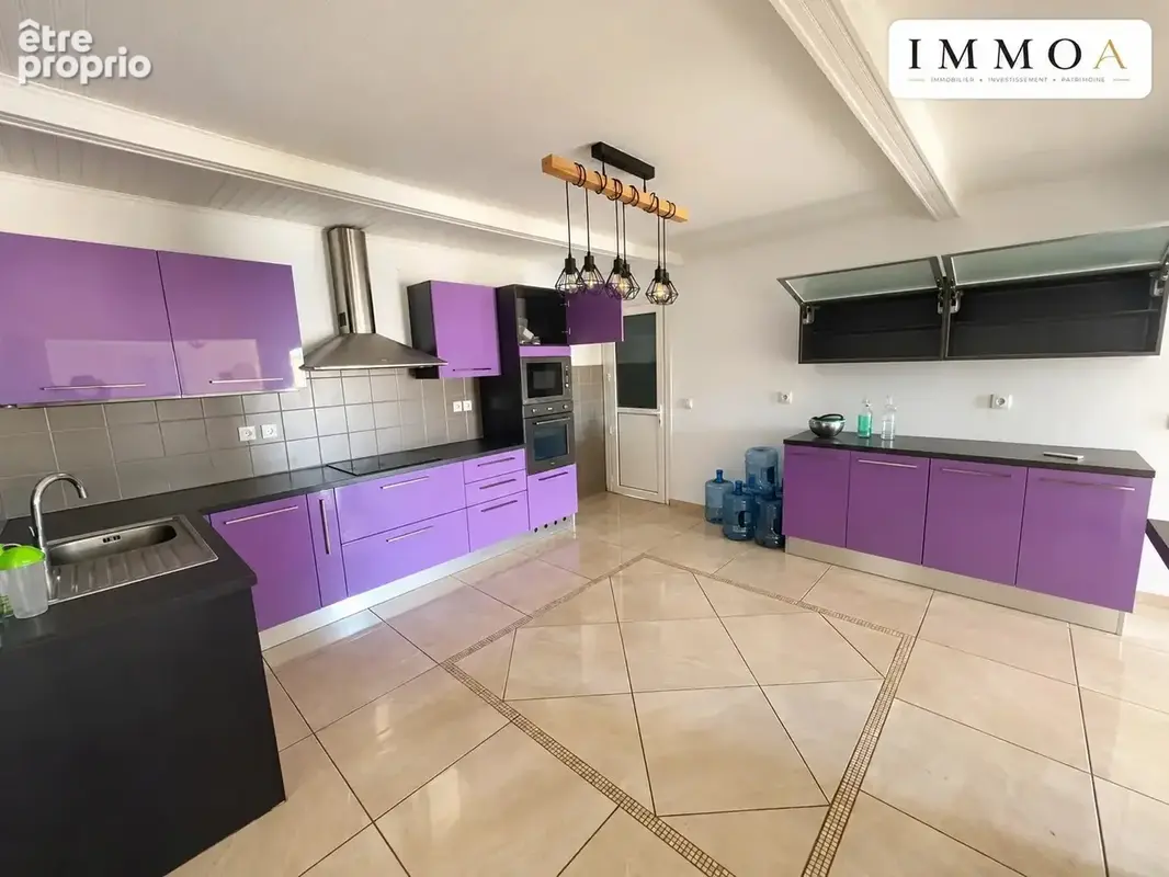 À vendre – Spacieuse maison familiale avec piscine à Bras-Panon ( 97412) - photo 2