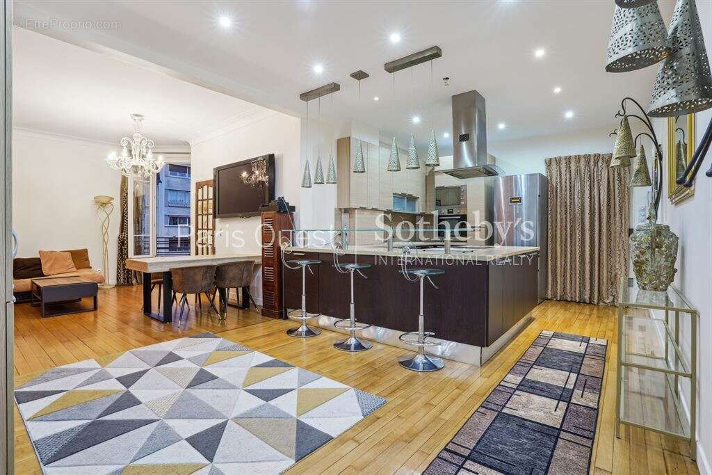 Appartement à NEUILLY-SUR-SEINE