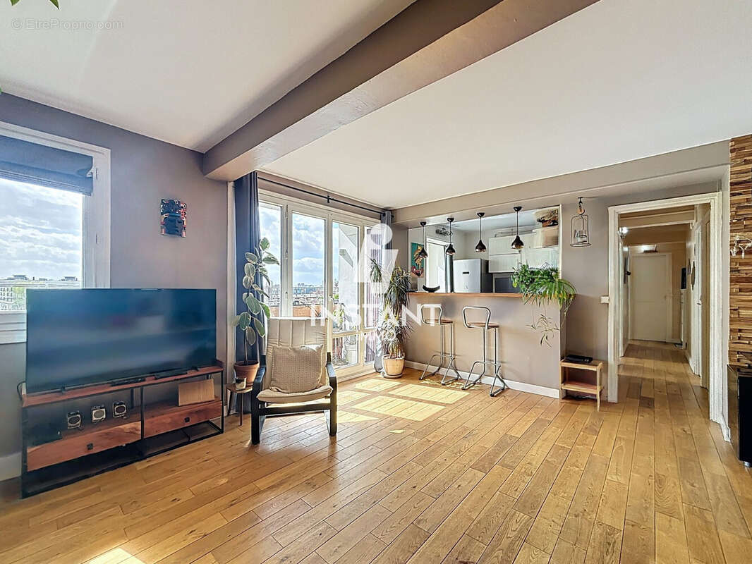 Appartement à CHARENTON-LE-PONT