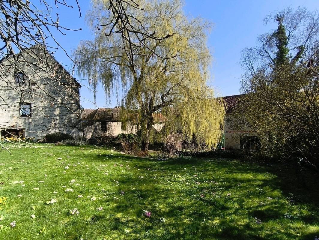 Maison à VALLANGOUJARD