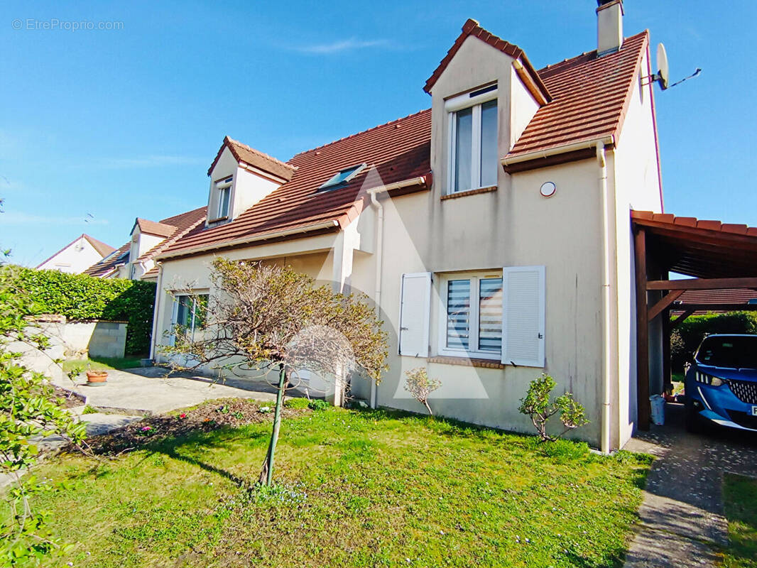 Maison à BRUYERES-LE-CHATEL