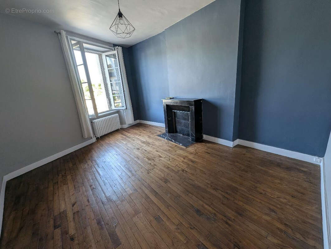 Maison à SAINT-YRIEIX-LA-PERCHE