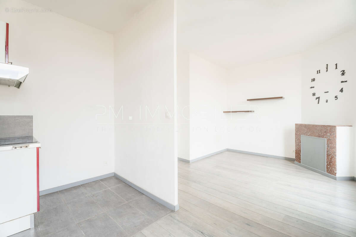 Appartement à MARSEILLE-4E
