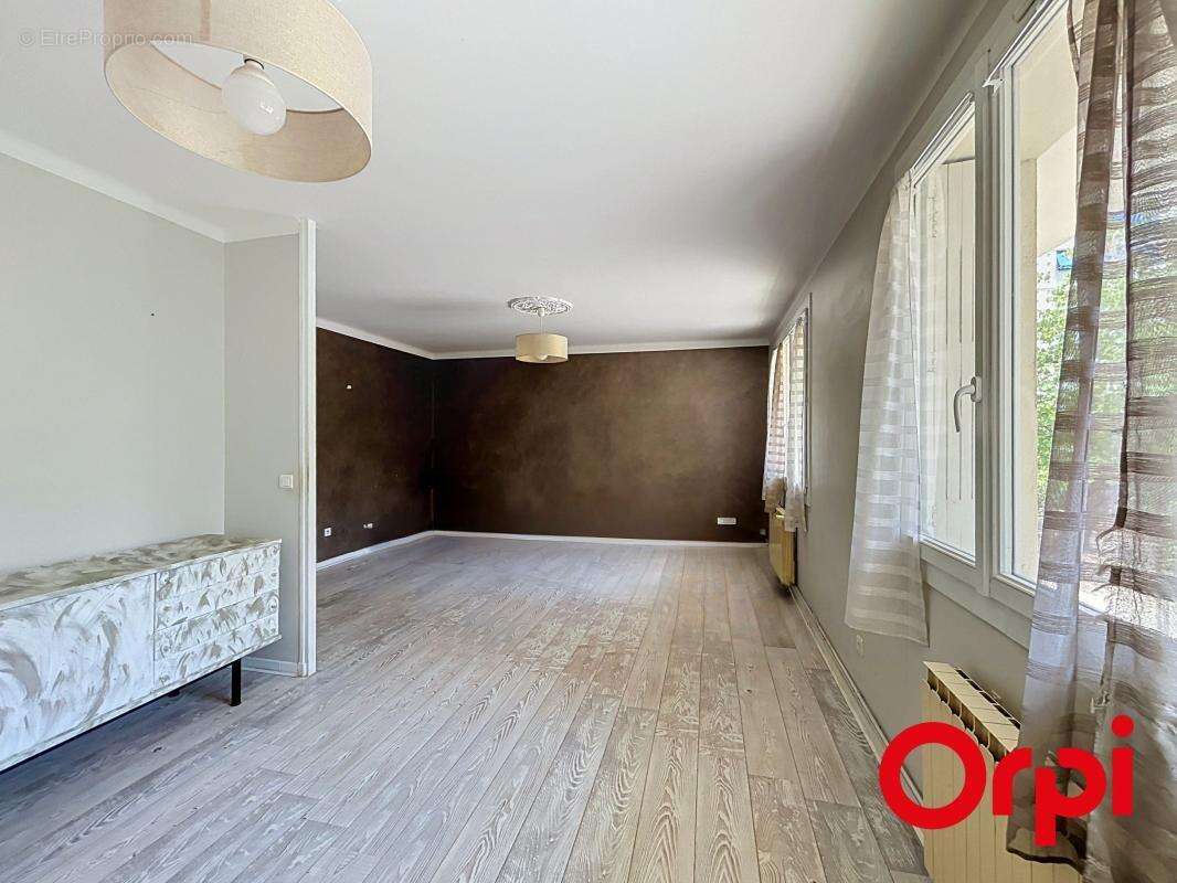  exclusivité orpi – toulon ouest / valbourdin – t4 de 82 m² - photo 6