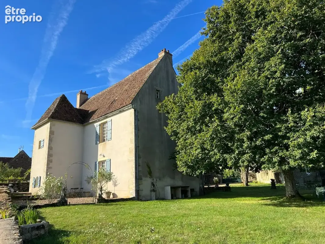 Maison Forte de 1585 avec sa tour, gîte et une très belle vue sur la campagne, proche Clamecy. - photo 2