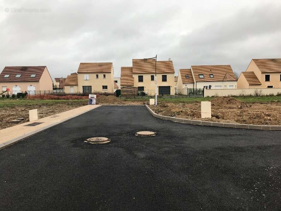 Terrain à SAINT-MESMES