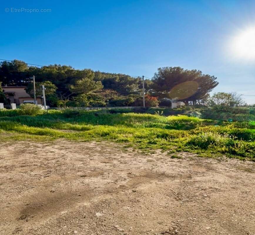 Terrain à ENSUES-LA-REDONNE