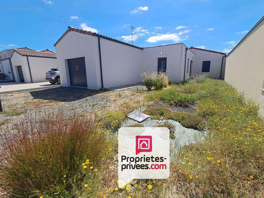 Maison contemporaine  tres recente 98 m2 3 chambres intra muros fontenay le comte - photo 1