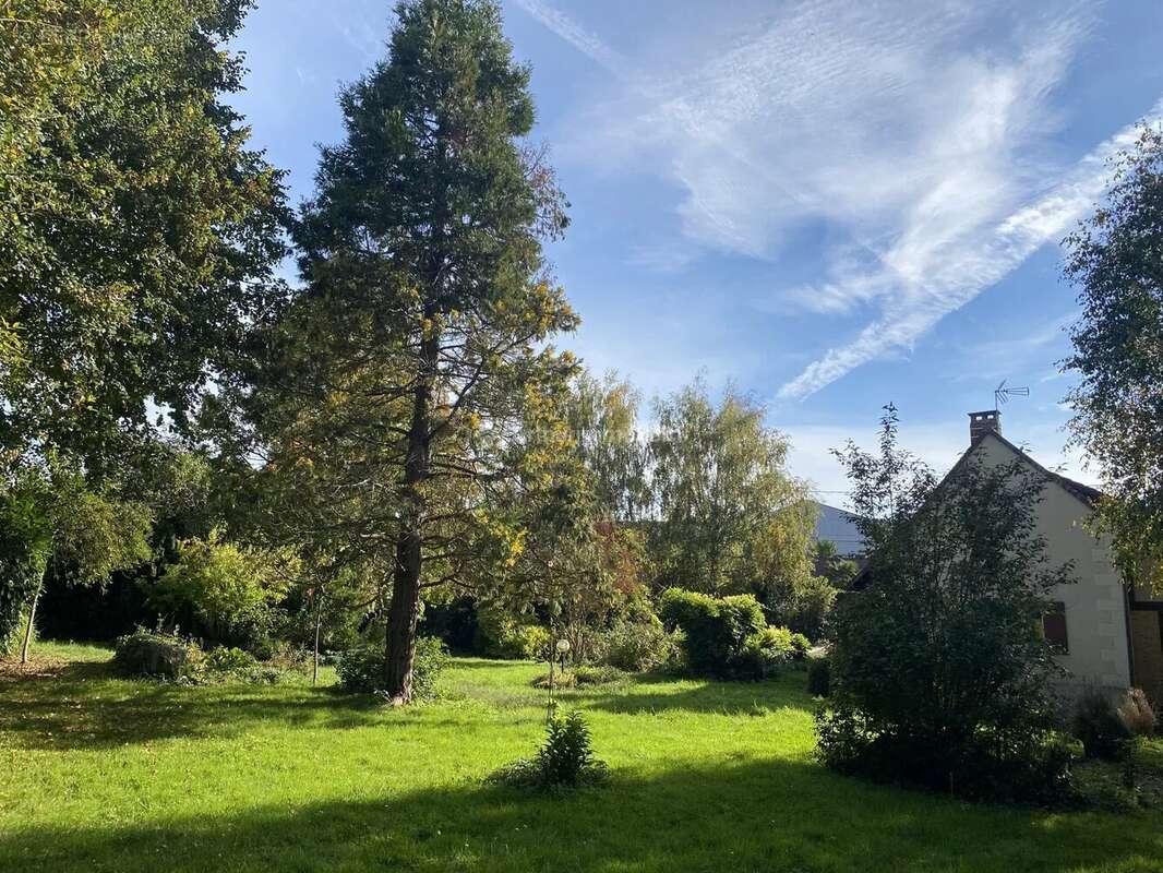 Maison à LA CHARTRE-SUR-LE-LOIR