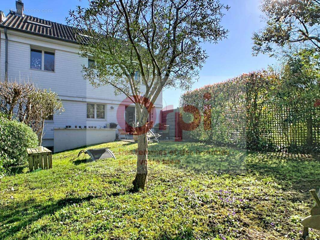 Maison à ISSY-LES-MOULINEAUX