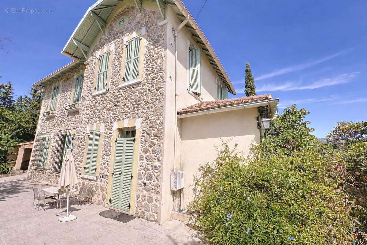 Maison 300 m² à Marseille-12e  - photo 4