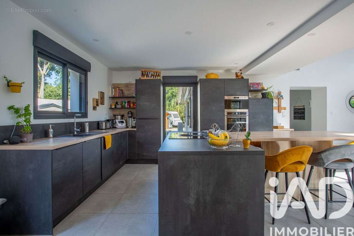 Maison 166 m² à Rochefort-Du-Gard  - photo 7