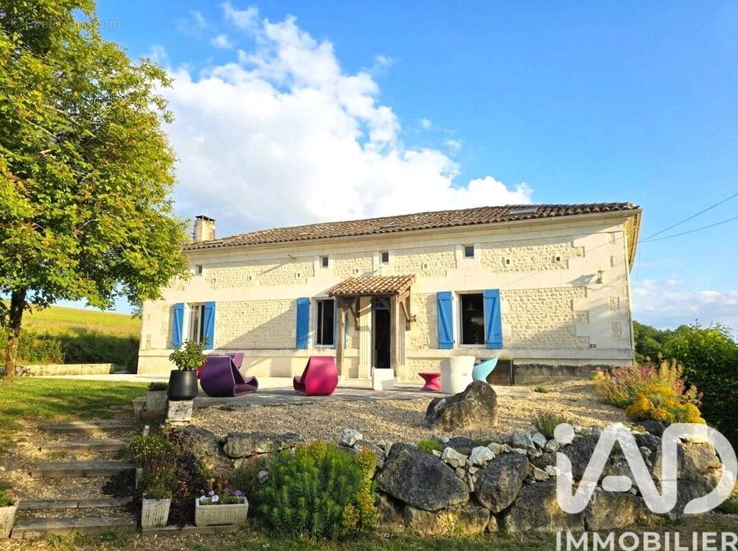 Maison 308 m² à Bouteville  - photo 3
