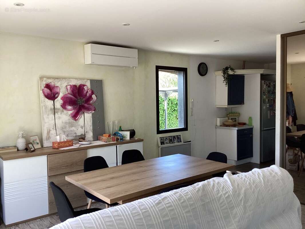 SALLE A MANGER MAISON/SALON