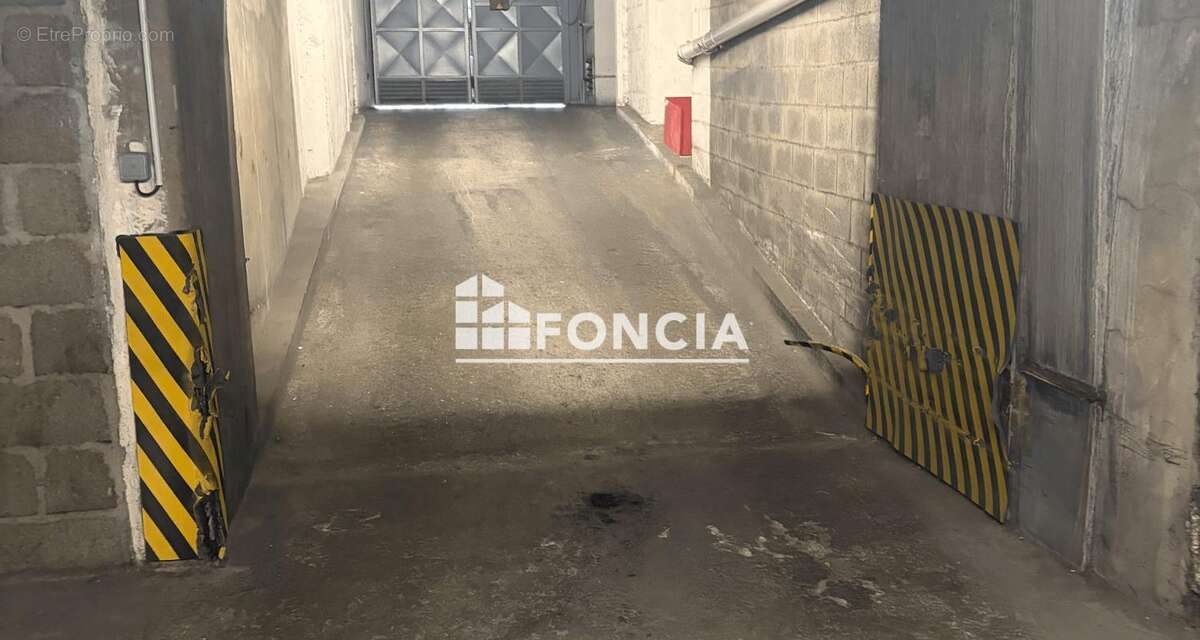 Parking à PARIS-14E