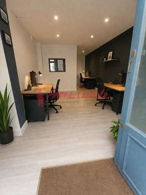 Commerce à PARIS-9E