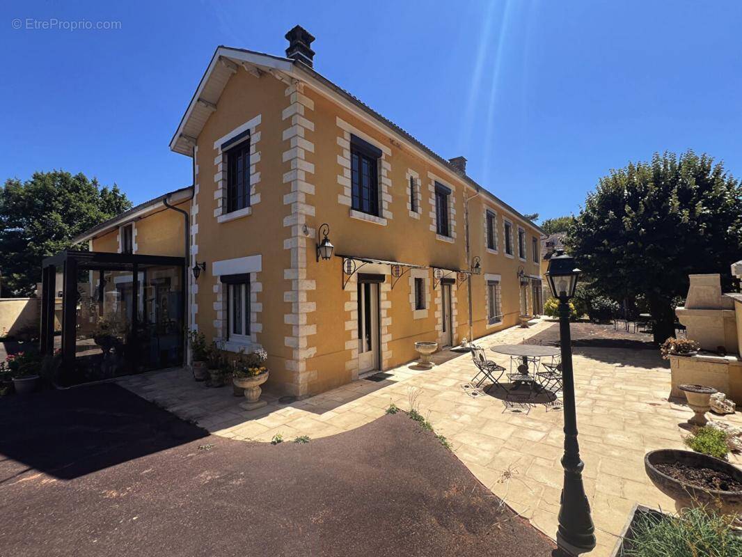 Maison à SAINT-PIERRE-DE-COLE