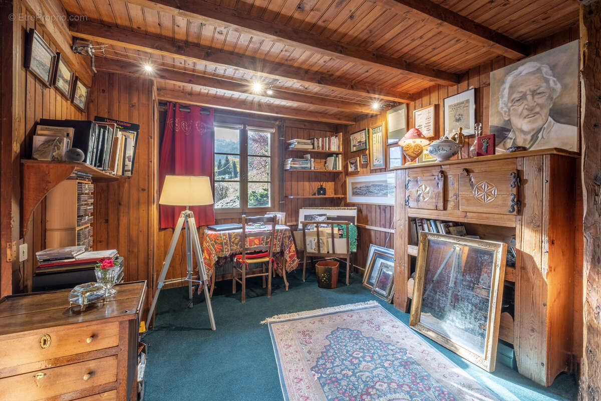 Saint-Gervais-Les-Bains/ Le Gollet - Chalet à rénover  -  L’âme de la montagne : un refuge de caractère aux ra - photo 5