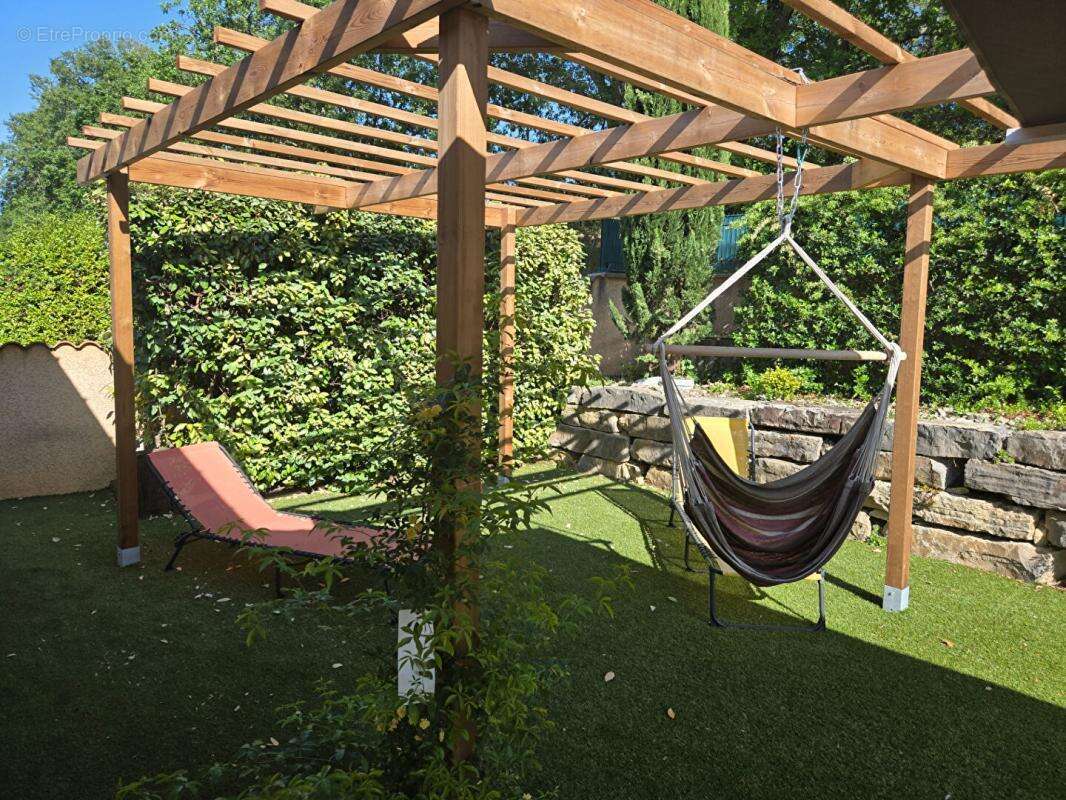 Villa avec piscine, dans un cadre résidentiel prisé - photo 13