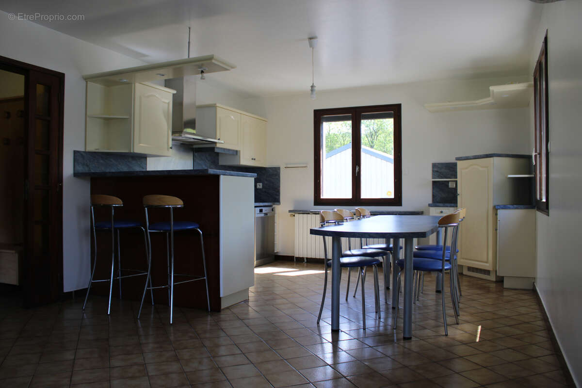 Maison à RIOM-ES-MONTAGNES