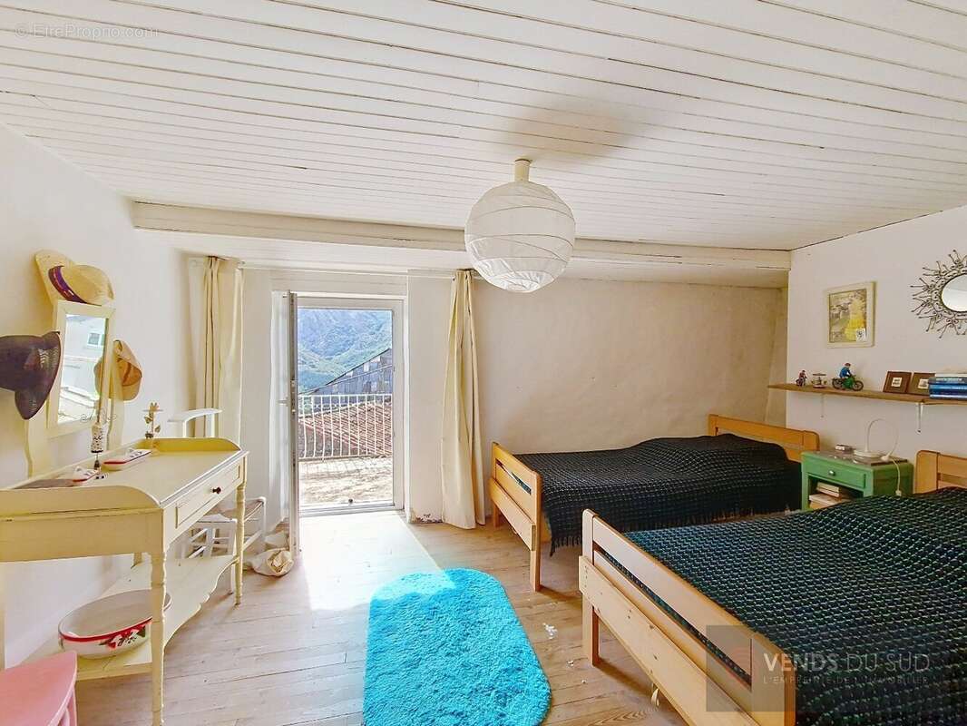 Maison à CASTANET-LE-HAUT