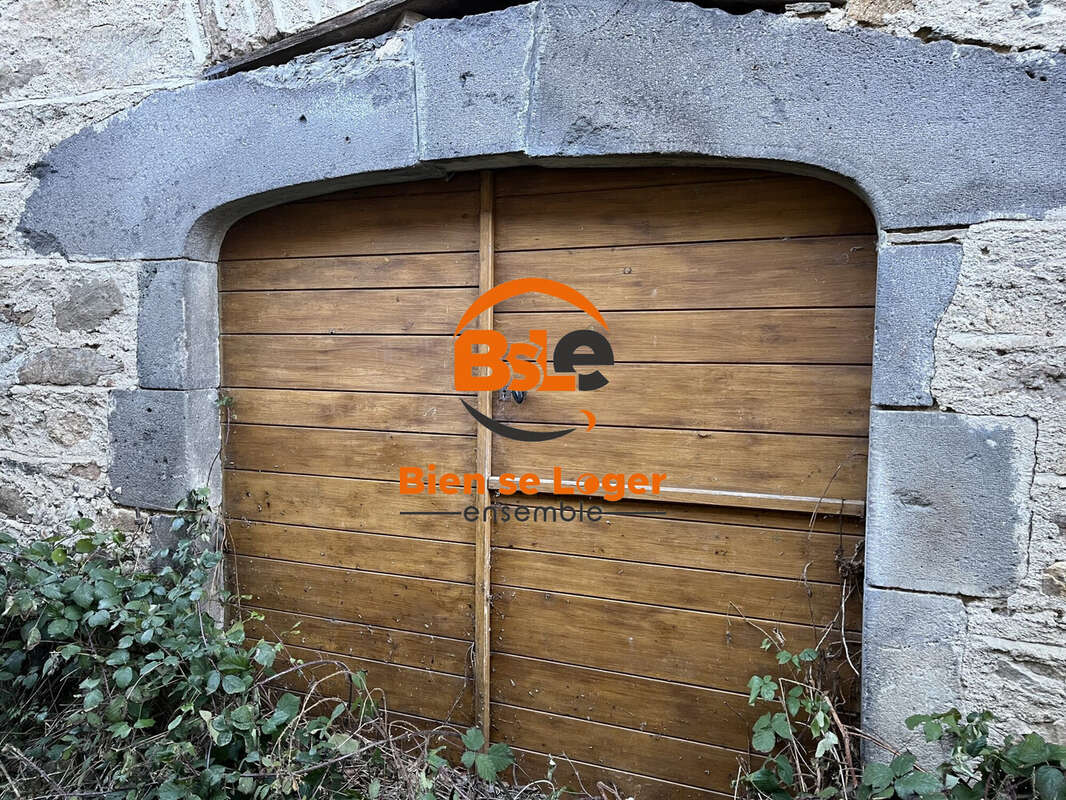 Maison à VEDRINES-SAINT-LOUP