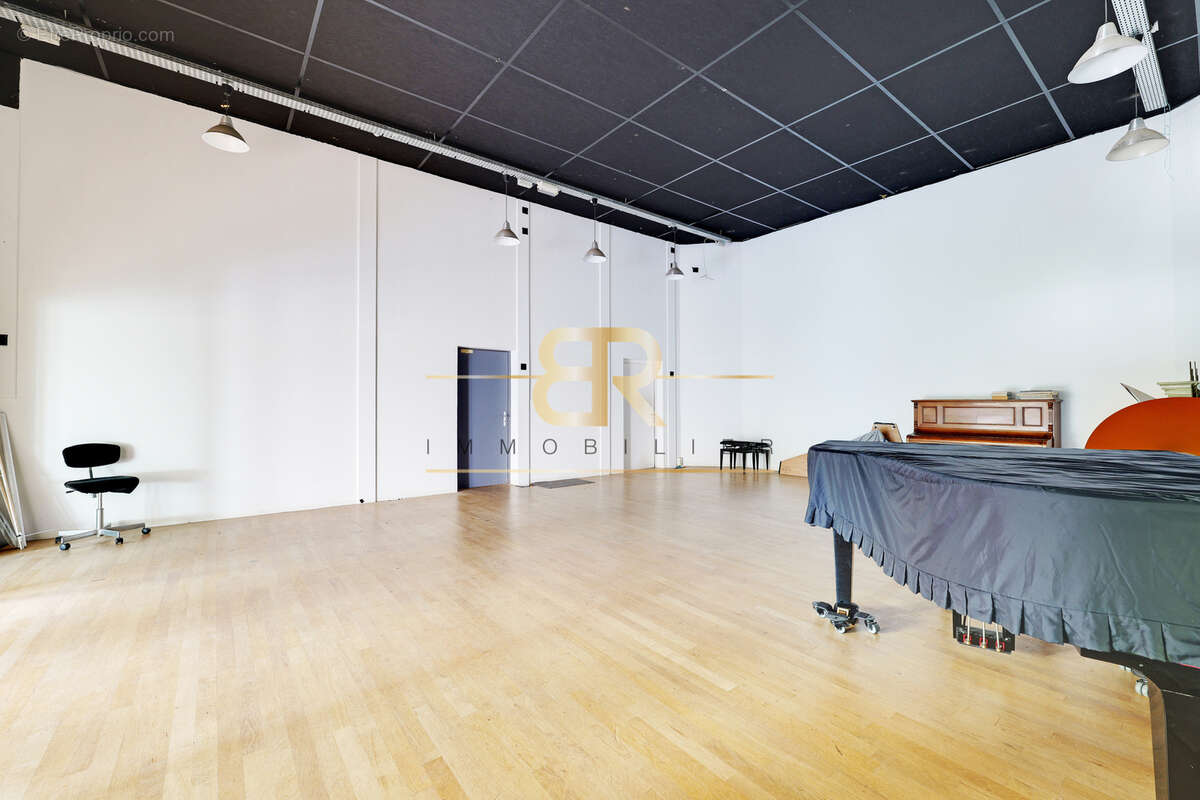 COUP DE CŒUR - LOFT à usage mixte INSONORISÉ de 140m2 à AMÉNAGER à 8mn de la ligne 7 et du RER C - photo 12