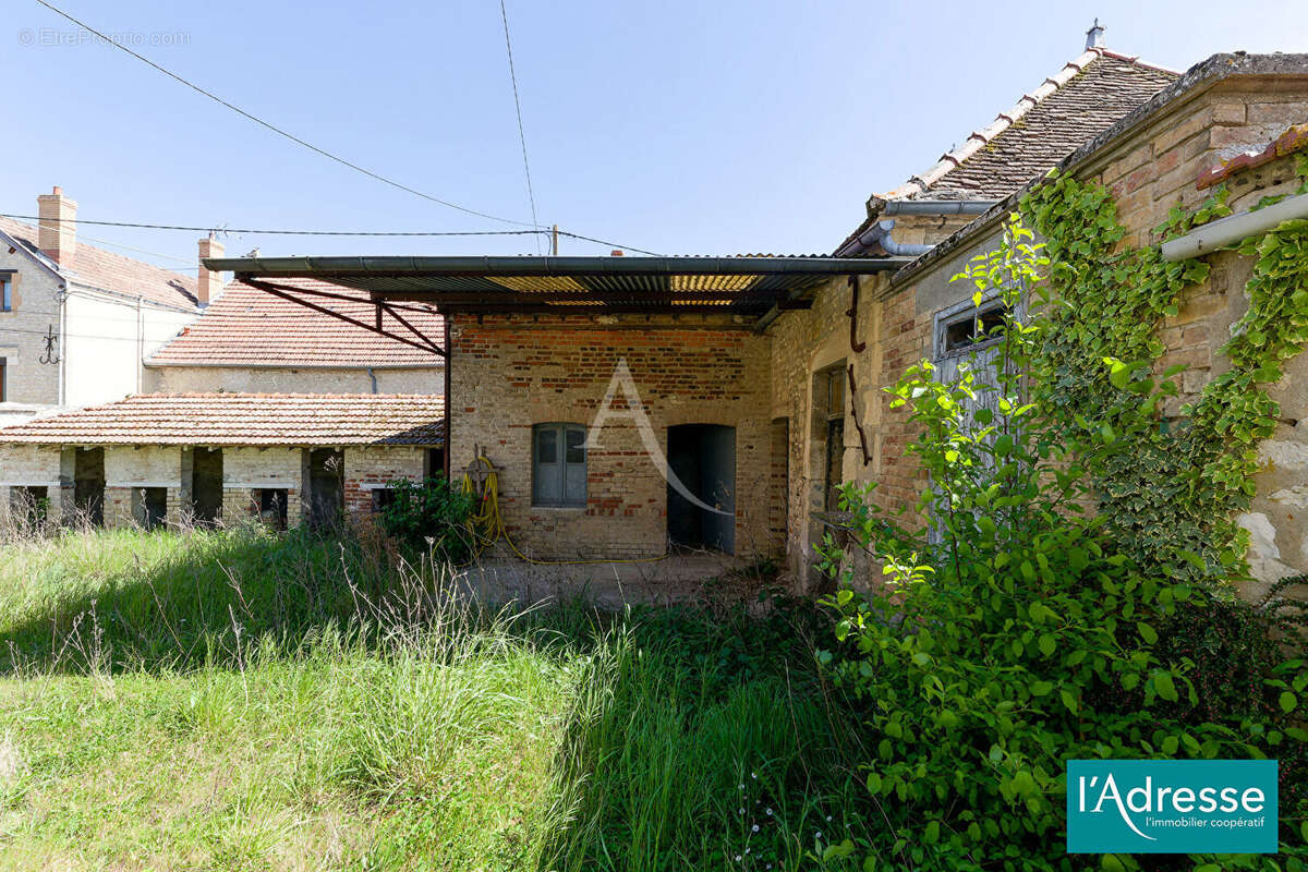 Maison à FAVEROLLES-ET-COEMY