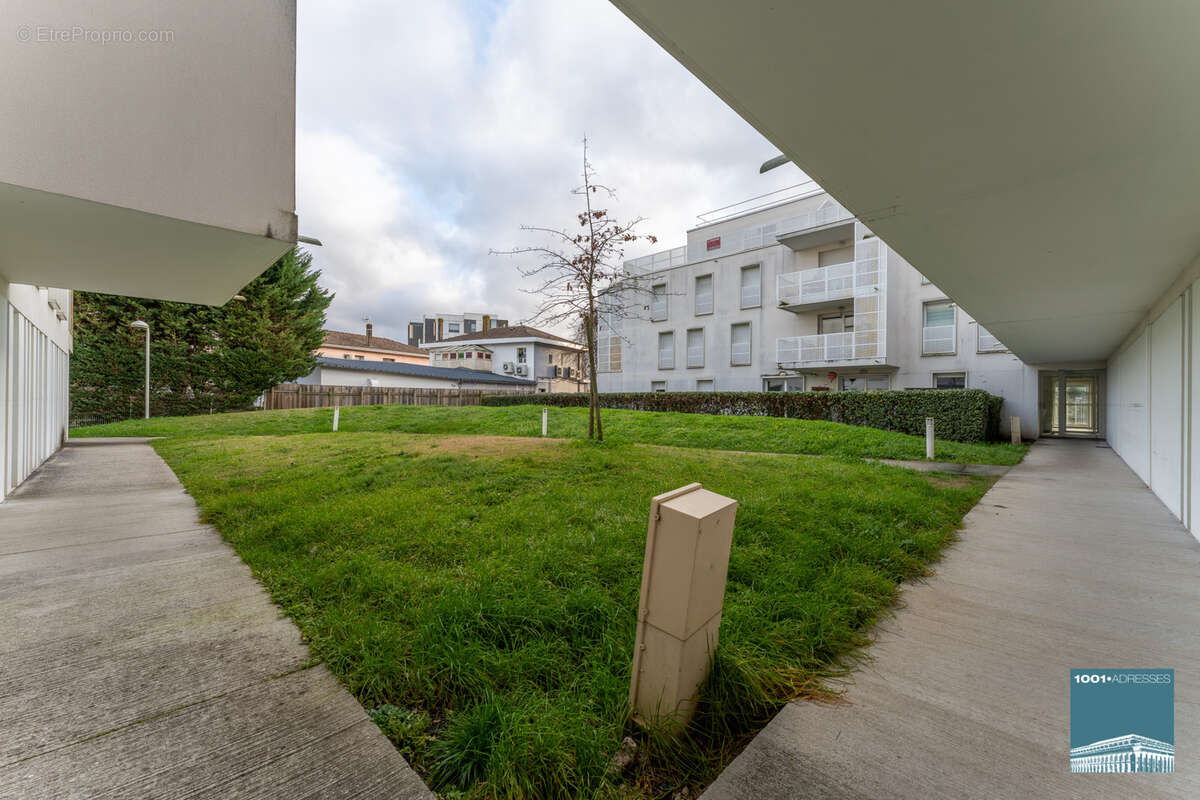 Appartement deux pièces vendu avec locataire en place - photo 2