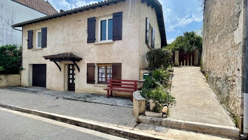 Maison à SIGOULES