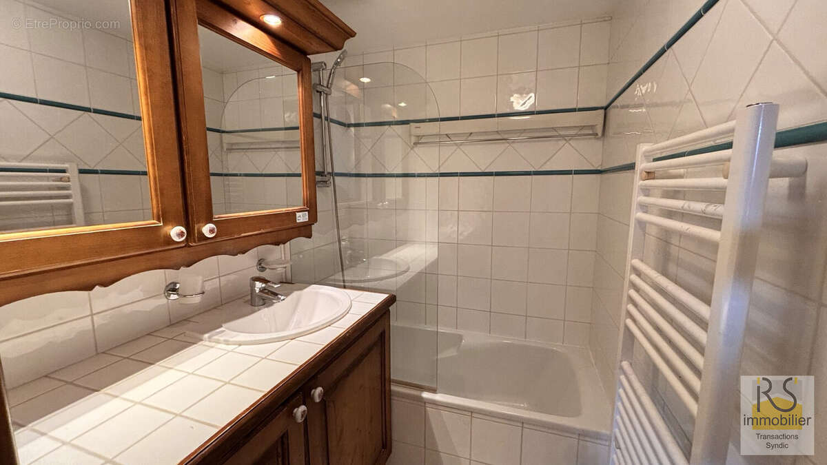 Salle de bains - Appartement à ARACHES-LA-FRASSE