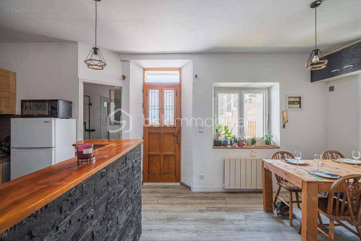 Appartement T3 avec terrasse en plein cœur de Rumilly – Idéal premier achat ou investissement - photo 3
