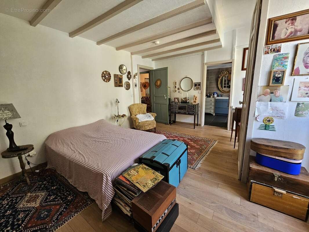 Maison de caractère, grand garage, terrasses et piscine - photo 10