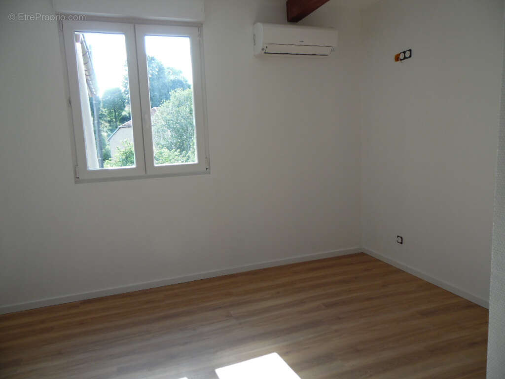 Maison à VIEUX-MOULIN