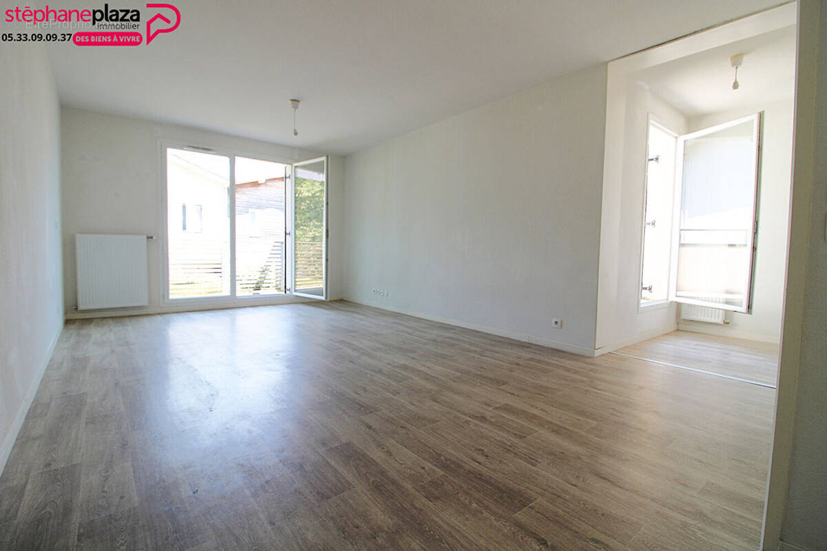 Appartement à PAREMPUYRE