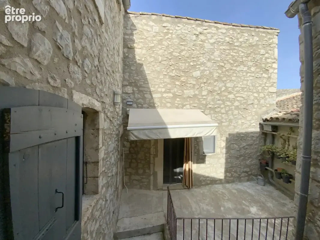 Maison de village en pierre avec cour et garage. - photo 5