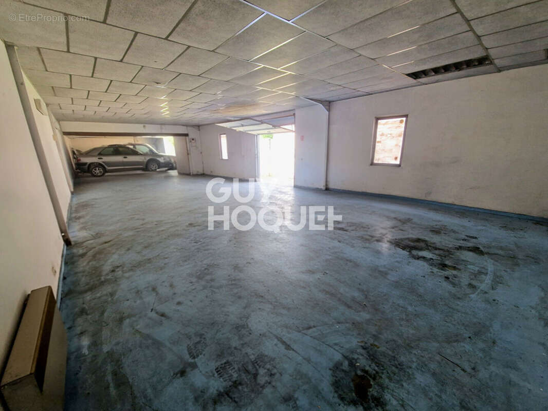 Commerce à COUCY-LE-CHATEAU-AUFFRIQUE