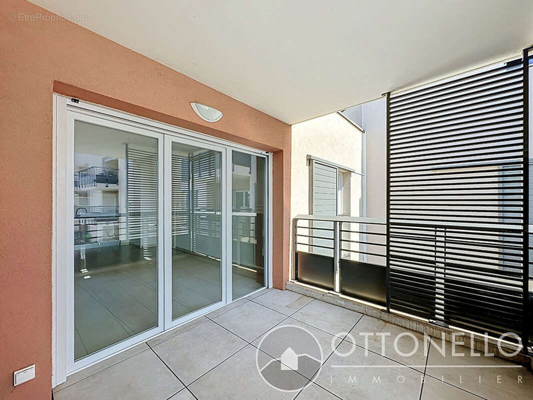 Appartement à ROQUEBRUNE-SUR-ARGENS