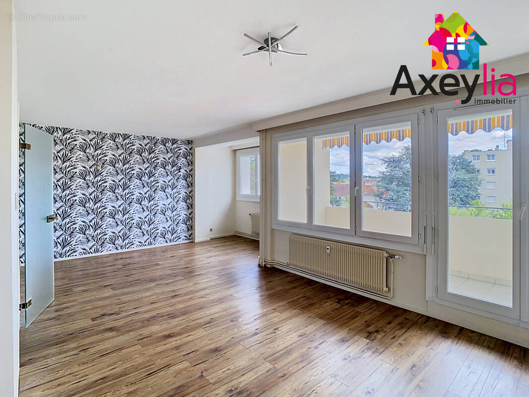 Appartement à LE COTEAU