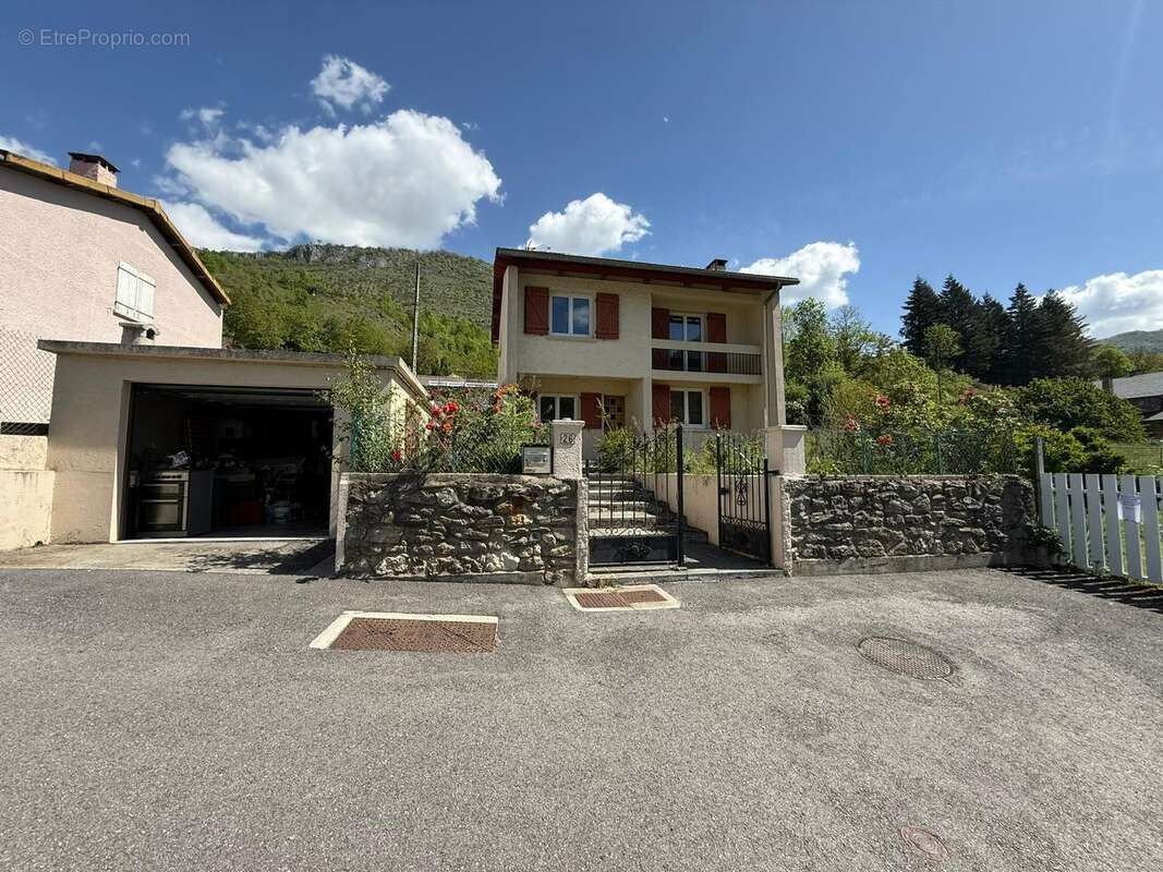   - Maison à LUZENAC