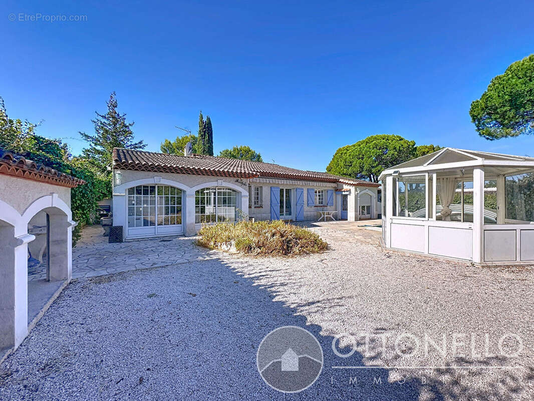 Maison à ROQUEBRUNE-SUR-ARGENS