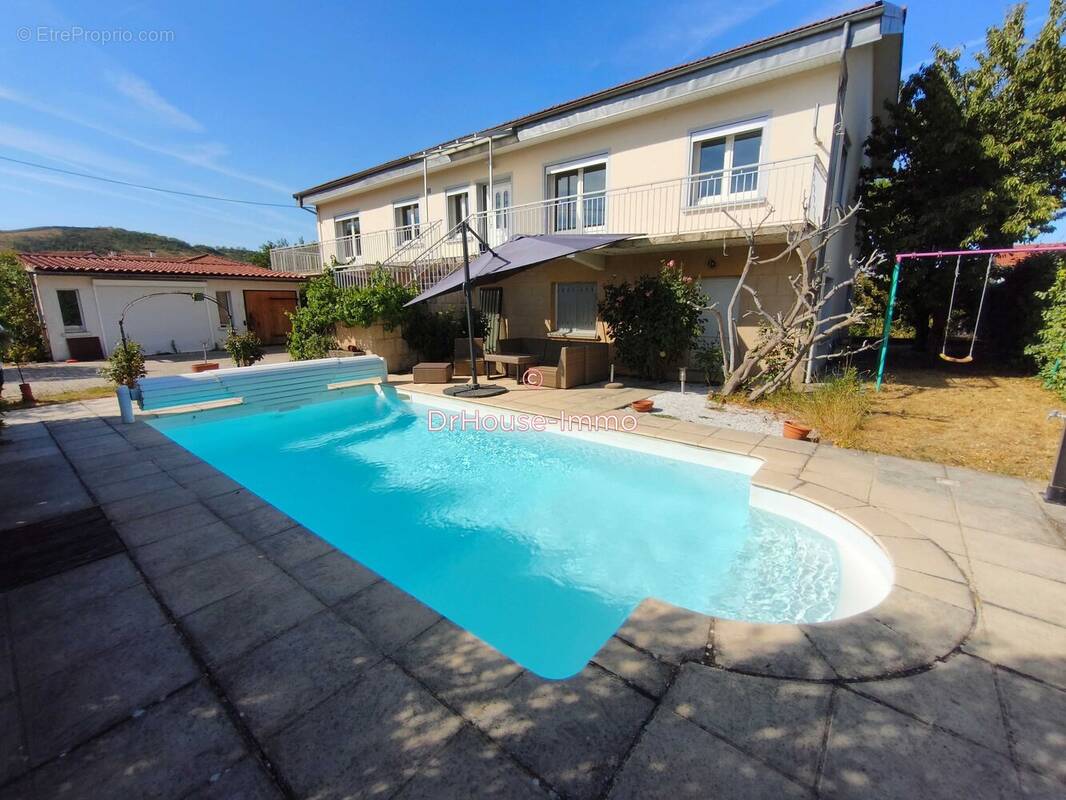 Maison 175 m² à Les Martres-De-Veyre  - photo 1