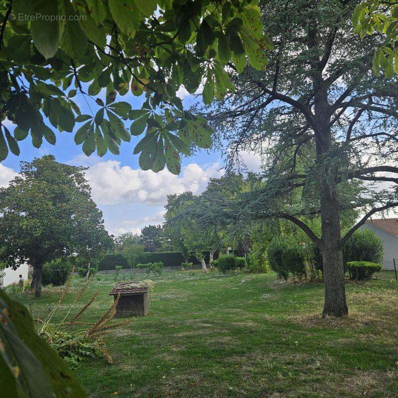 Maison à CHAMPAGNE-LES-MARAIS