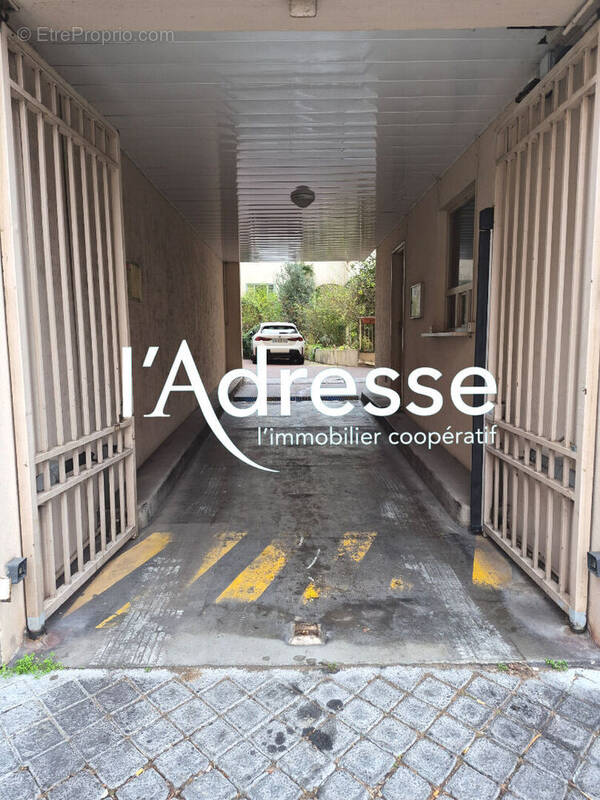 Parking à PARIS-12E