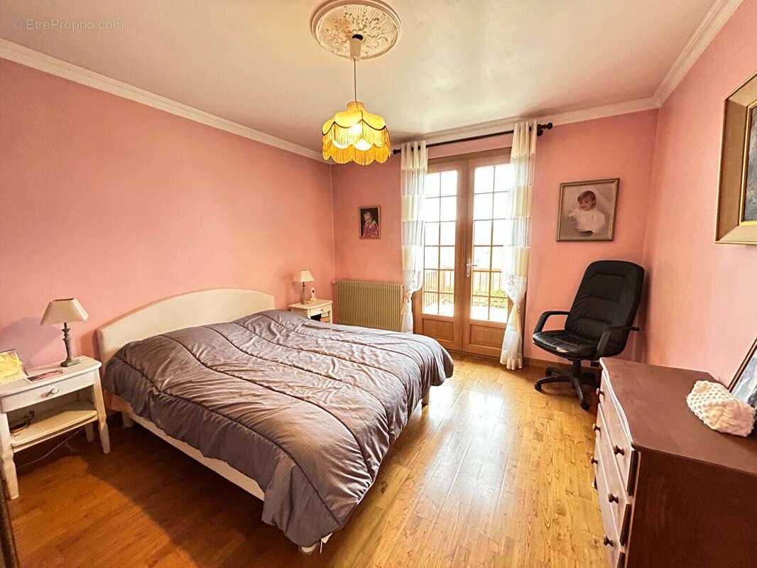 Maison de 180 m² avec vue carte postale. Nombreuses dépendances. - photo 12
